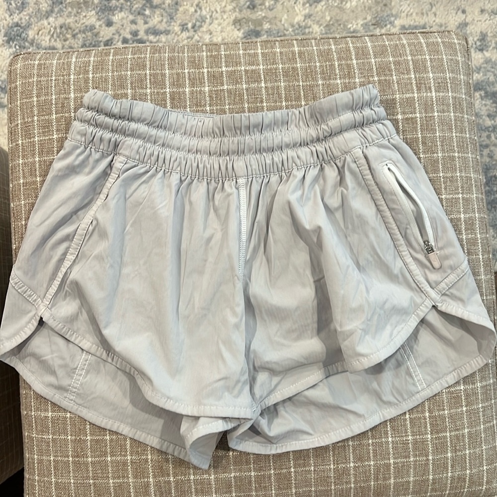 Lululemon size 6 off white tracker shorts